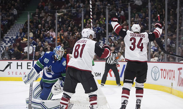 Coyotes pick up huge win in Vancouver, stay afloat in playoff race