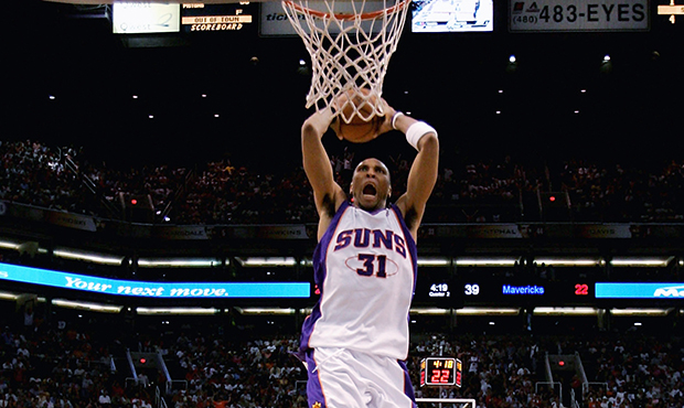 PHOENIX - MAY 9:  Shawn Marion #31 of the Phoenix Suns dunks against the Dallas Mavericks in Game o...