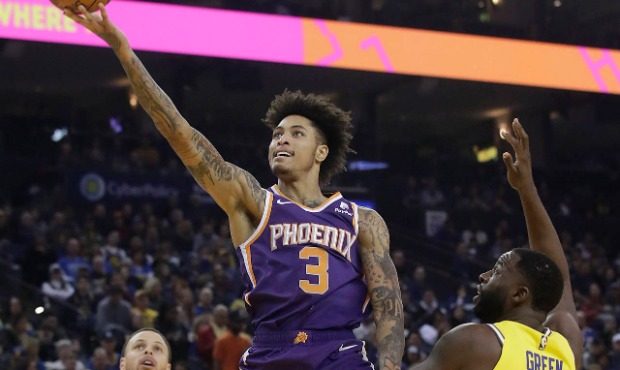 Phoenix Suns forward Kelly Oubre Jr. (3) shoots between Golden State Warriors guard Stephen Curry (...