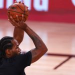 Kawhi Leonard of the LA Clippers warms up before the game against the Phoenix Suns Tuesday, Aug. 4, 2020, in Lake Buena Vista, Fla. (Kevin C. Cox/Pool Photo via AP)