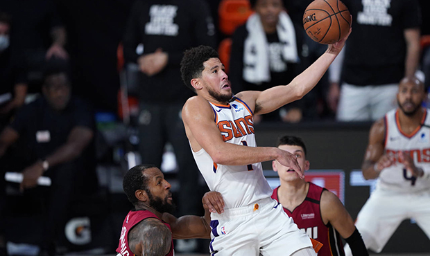 Booker, Carter pick up rough Ayton performance for Suns' 5th win in a row