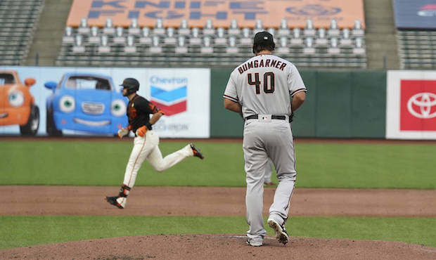 Bumgarner allows 2 runs on 3 hits in return as D-backs fall to Giants