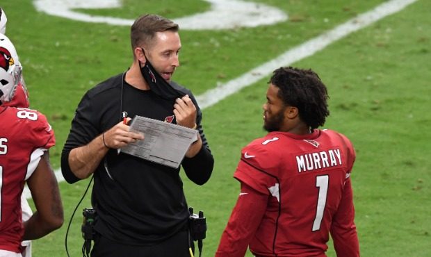 Head coach Kliff Kingsbury of the Arizona Cardinals talks with Kyler Murray #1 during a stop in pla...