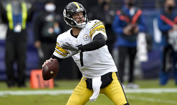 Pittsburgh Steelers quarterback Ben Roethlisberger throws a pass against the Baltimore Ravens durin...