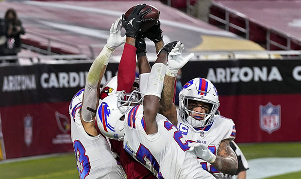 Arizona Cardinals wide receiver DeAndre Hopkins catches the game-winning touchdown as Buffalo Bills...