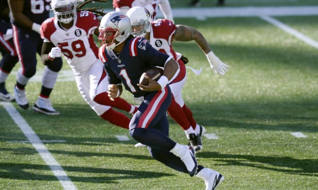 New England Patriots quarterback Cam Newton, front, scrambles away from Arizona Cardinals linebacke...