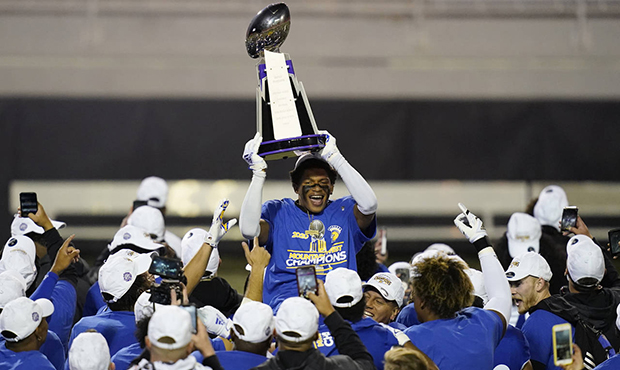 San Jose State cornerback Nehemiah Shelton holds the trophy while celebrating with teammates after ...
