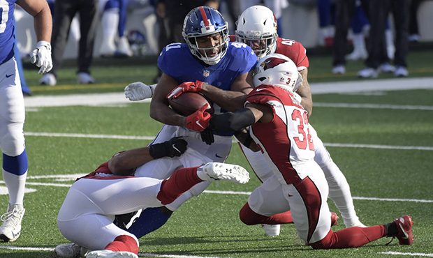 New York Giants' Alfred Morris (41), center, is brought down by the Arizona Cardinals defense durin...
