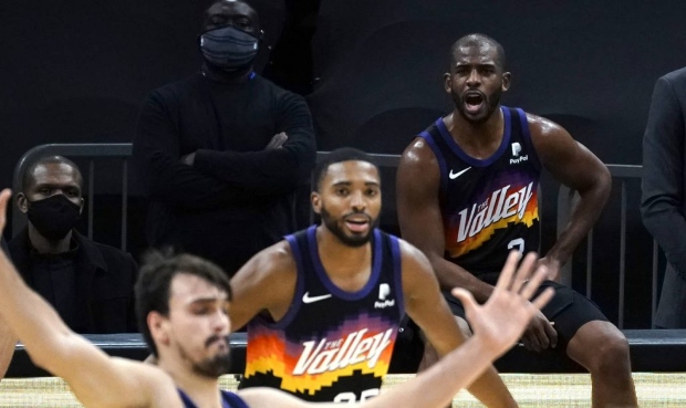 Phoenix Suns guard Chris Paul, right, yells out to his teammates from the bench during the second h...