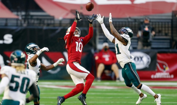 DeAndre Hopkins #10 of the Arizona Cardinals makes a 35 yard reception during the second quarter ag...