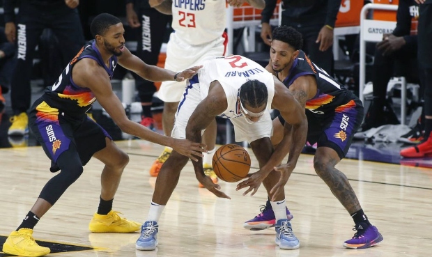 Los Angeles Clippers forward Kawhi Leonard (2) tries to gain control of the ball as he is guarded b...