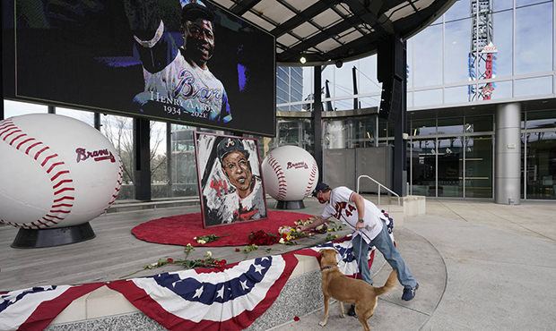 Hank Aaron's death prompts call to change name of Braves to Hammers