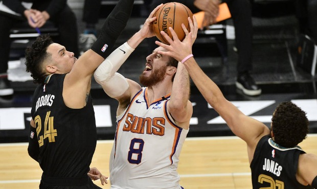 Phoenix Suns forward Frank Kaminsky (8) shoots against Memphis Grizzlies guards Dillon Brooks (24) ...