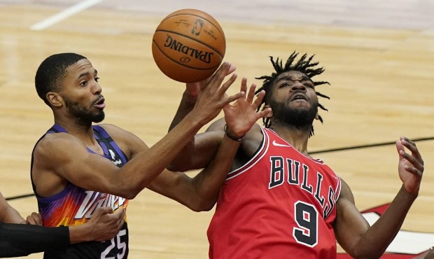 Phoenix Suns forward Mikal Bridges, left, and Chicago Bulls forward Patrick Williams battle for a r...