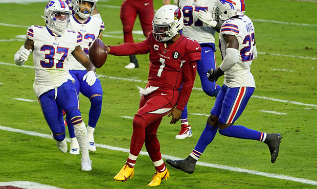 Arizona Cardinals quarterback Kyler Murray (1) runs for a touchdown against the Buffalo Bills durin...