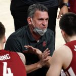 Washington State coach Kyle Smith talks to his team during the first half of an NCAA college basketball game against Arizona State, Saturday, Feb. 27, 2021, in Tempe, Ariz. (AP Photo/Rick Scuteri)