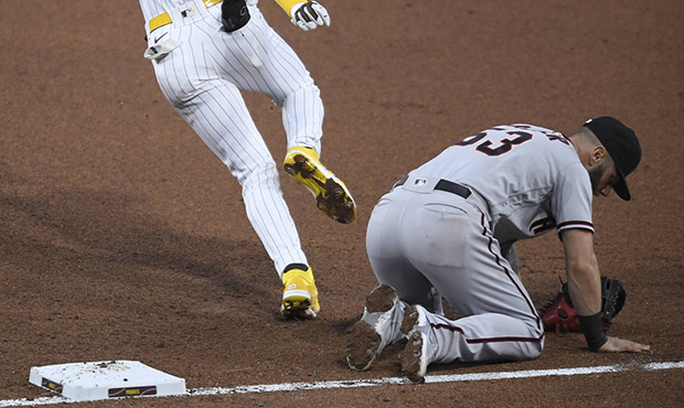D-backs' Walker sustains hit to face after errant throw in loss to Padres