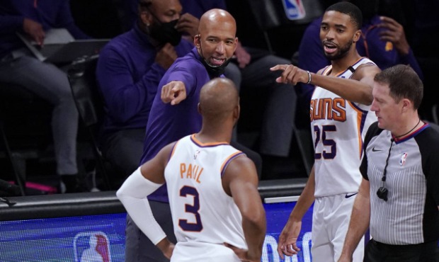 Phoenix Suns head coach Monty Williams talks to Phoenix Suns guard Chris Paul (3) and Suns forward ...