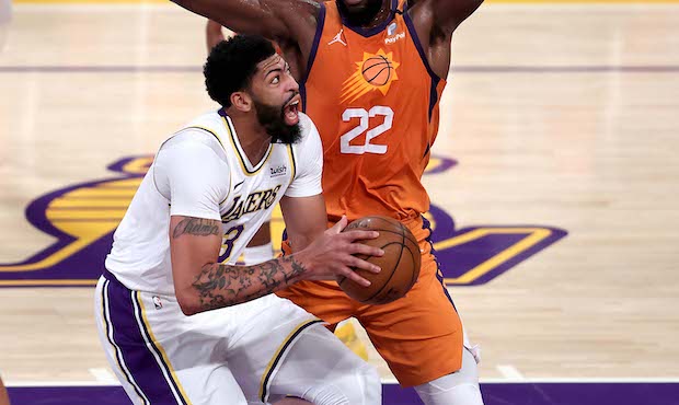 Anthony Davis #3 of the Los Angeles Lakers dribbles past the defense of Deandre Ayton #22 of the Ph...