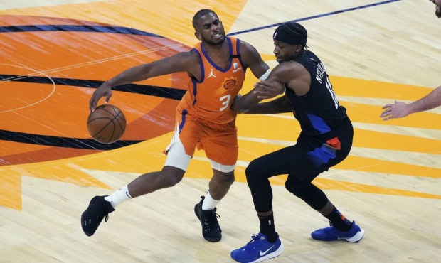 Phoenix Suns guard Chris Paul (3) is pressured by New York Knicks guard Frank Ntilikina during the ...