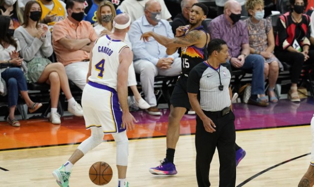 Phoenix Suns guard Cameron Payne (15) throws the basketball at Los Angeles Lakers guard Alex Caruso...