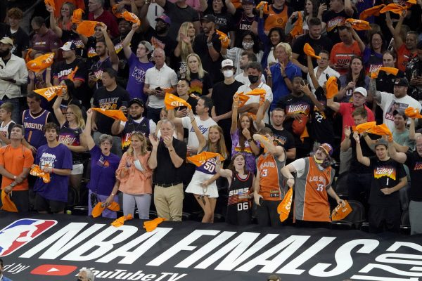 Bucks' 2nd quarter run too much for Suns as Milwaukee wins Game 5