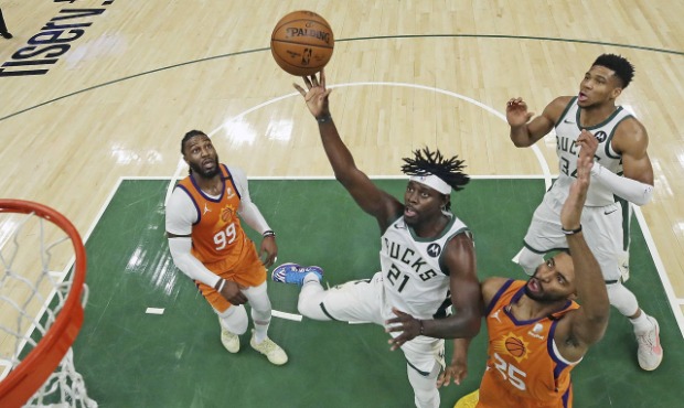 Last 2 minute report: 4 incorrect calls in Suns-Bucks Game 4 of Finals