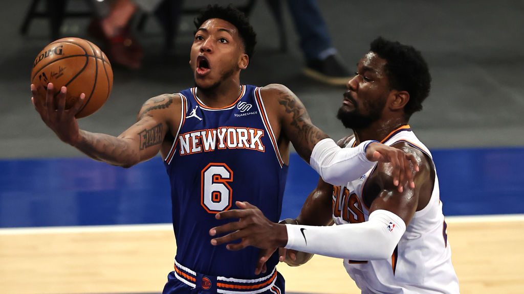 Elfrid Payton #6 of the New York Knicks heads for the net as Deandre Ayton #22 of the Phoenix Suns ...