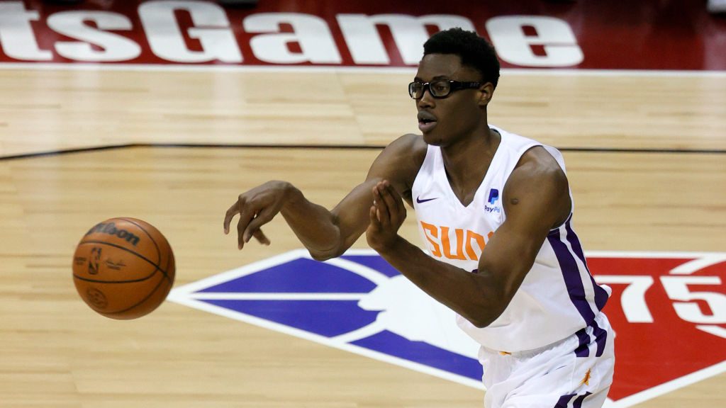 Jalen Smith #10 of the Phoenix Suns passes the ball up the court against the Los Angeles Lakers dur...