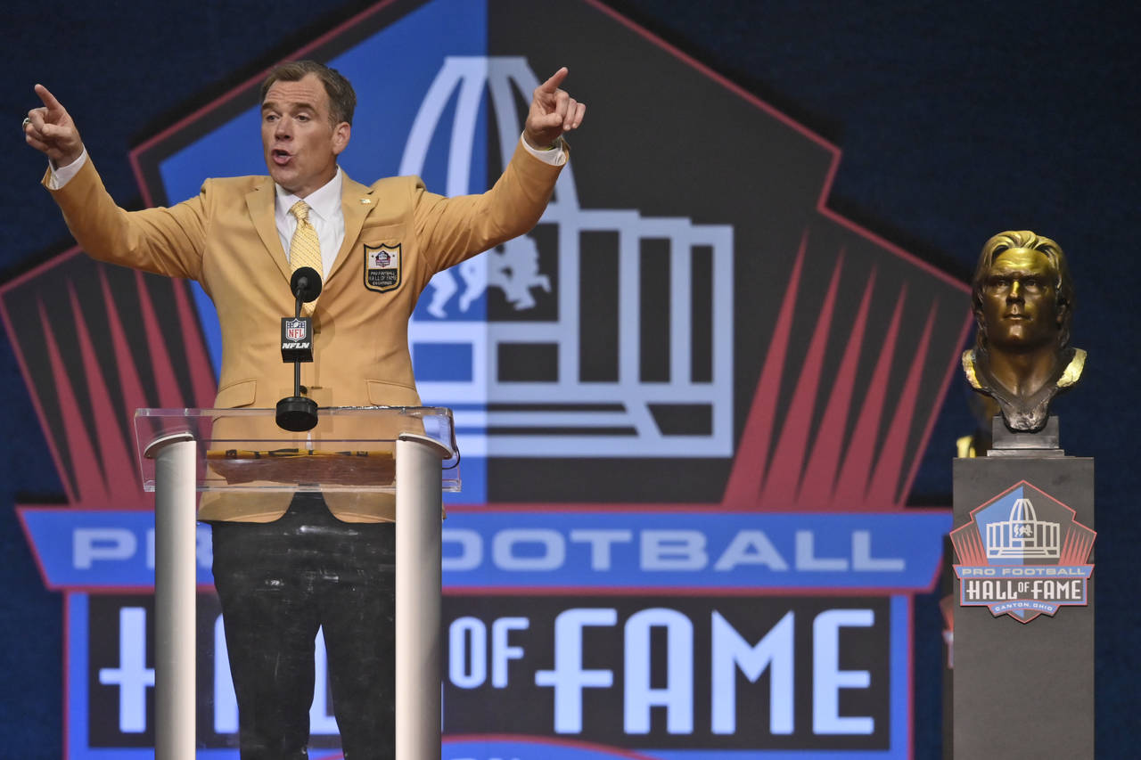 Alan Faneca, a member of the Pro Football Hall of Fame Class of 2021, speaks during the induction c...