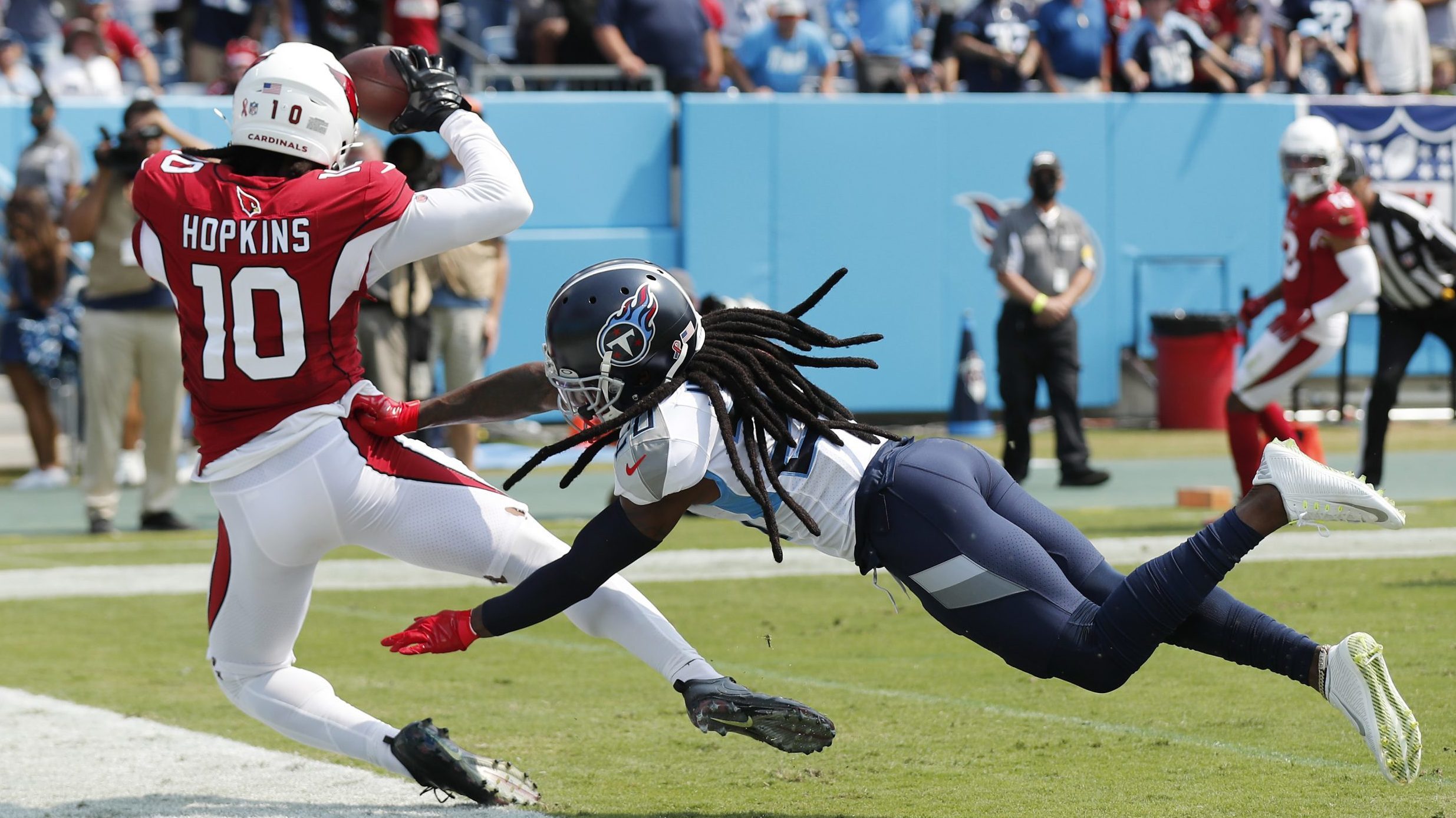 DeAndre Hopkins #10 of the Arizona Cardinals catches a 5-yard touchdown pass against the Tennessee ...