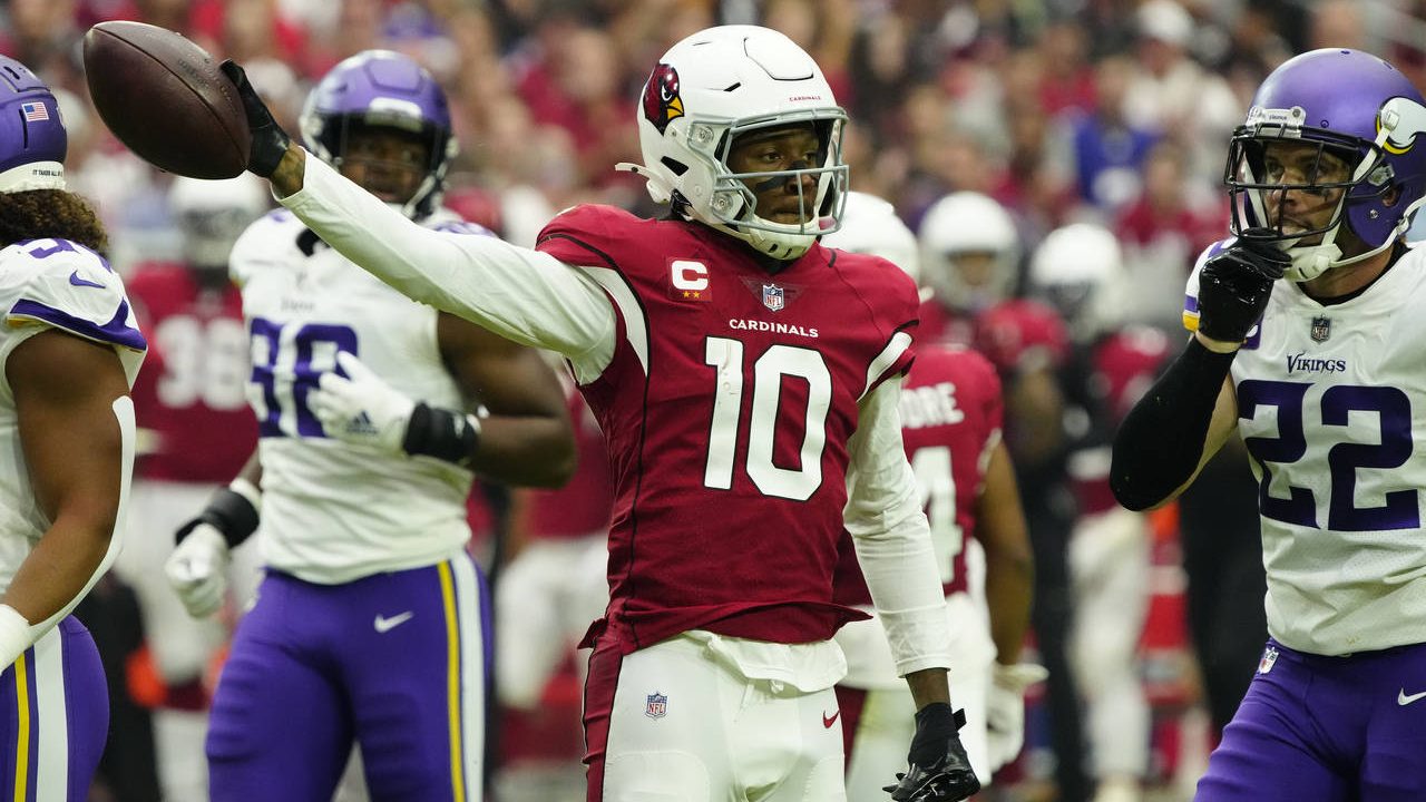 Arizona Cardinals wide receiver DeAndre Hopkins (10) signals first down after his catch against the...