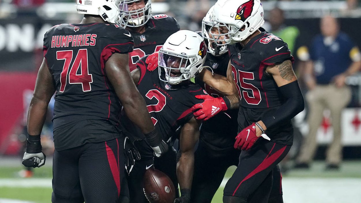 Arizona Cardinals running back Chase Edmonds (2) celebrates his touchdown with teammates during the...