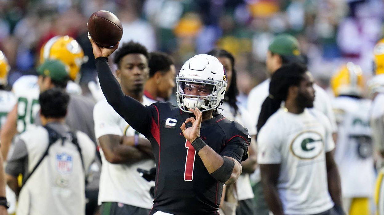 Arizona Cardinals quarterback Kyler Murray (1) warms up prior to an NFL football game against the G...