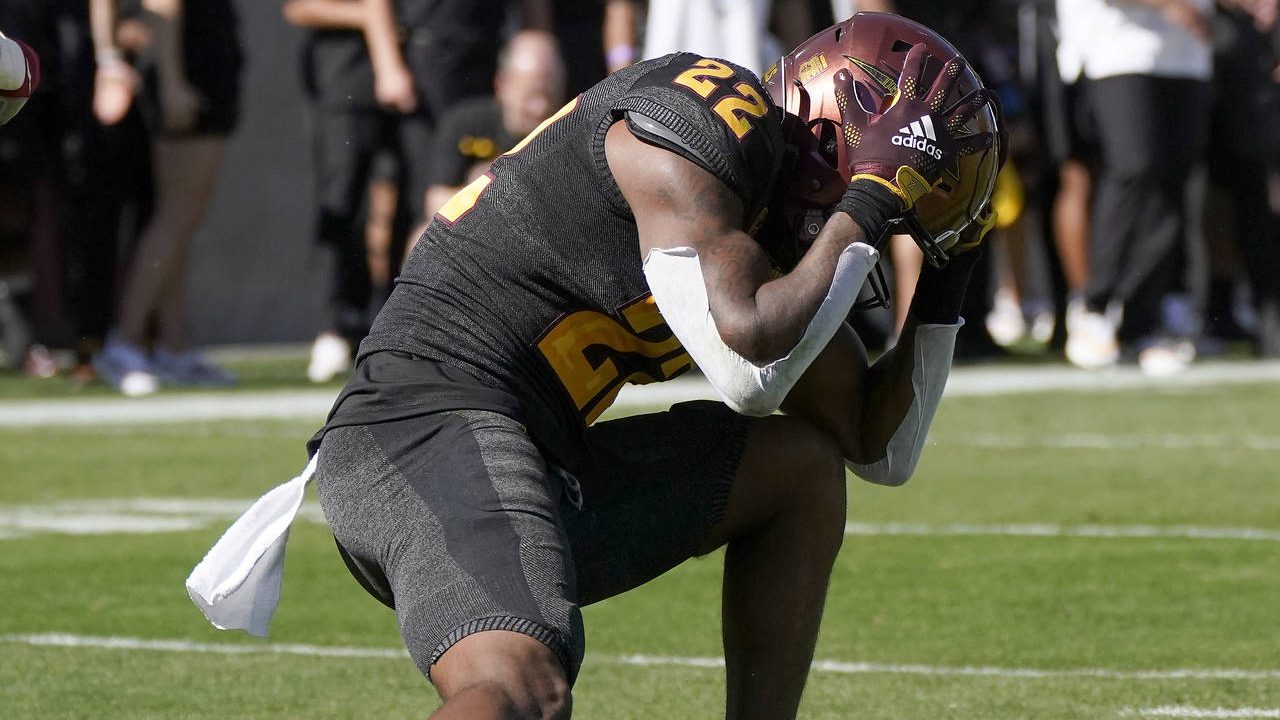 Arizona State receiver Bryan Thompson (22) reacts to missing a ball right in his hands against Wash...
