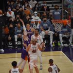 Suns forward Frank Kaminsky shoots over defender 11/10/21 (Arizona Sports: Jeremy Schnell)
