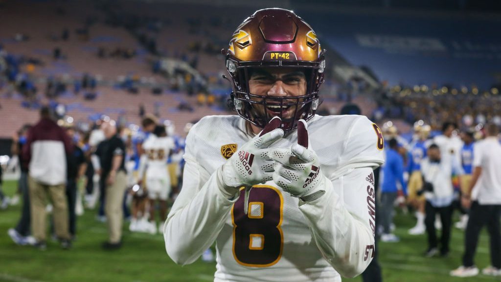 Arizona State Sun Devils linebacker Merlin Robertson (8) during the college football game between t...