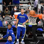 Warriors Guard Steph Curry stretching before taking on the Suns 11/30/21 (Arizona Sports/Jeremy Schnell)