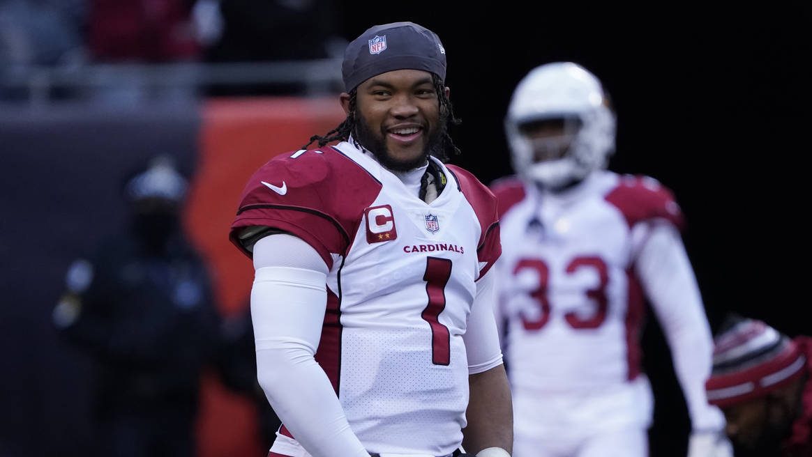 Fore! Kyler Murray gifts Arizona Cardinals OL with custom-fitted