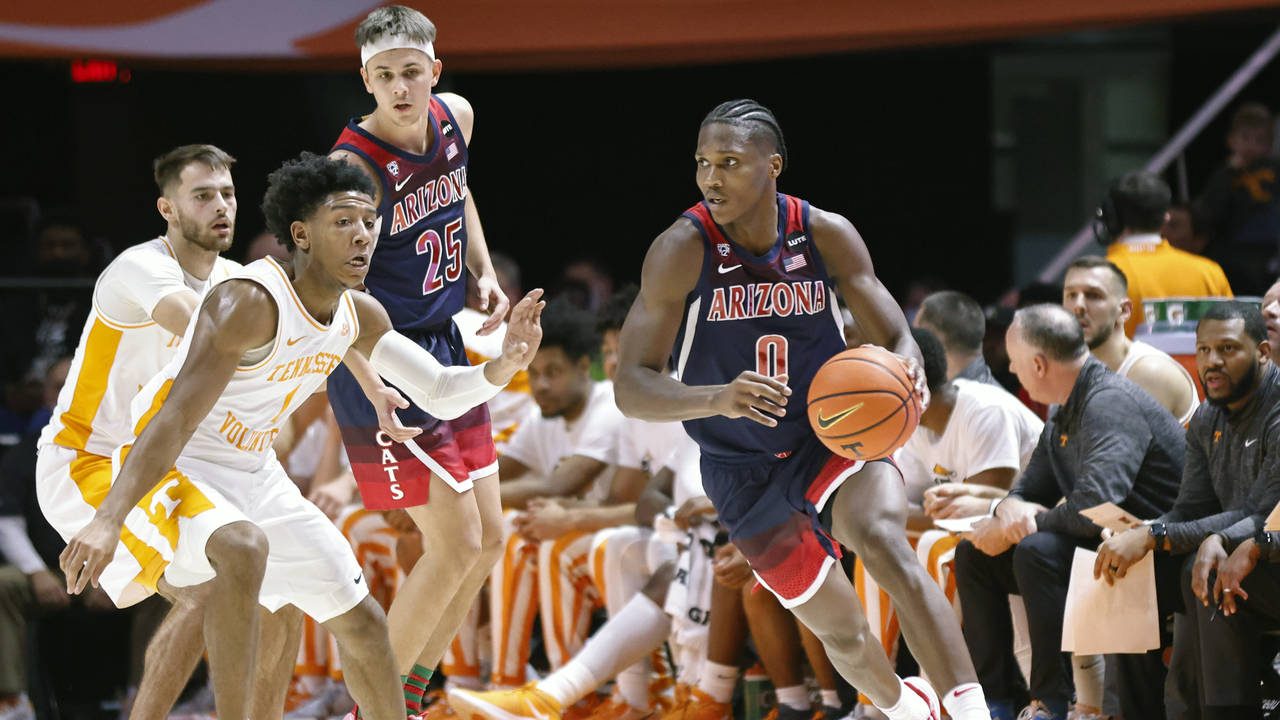 Arizona guard Bennedict Mathurin (0) dribbles as he's defended by Tennessee guard Kennedy Chandler ...