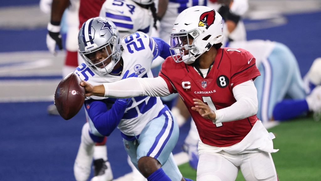 Kyler Murray #1 of the Arizona Cardinals runs for a touchdown against Xavier Woods #25 of the Dalla...