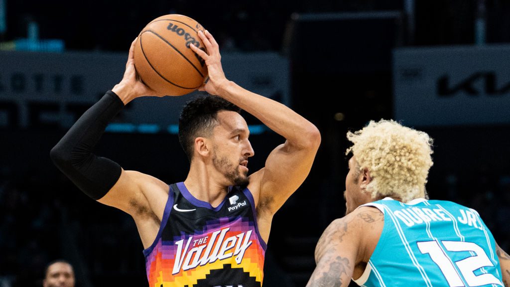 Phoenix Suns' injury woes continue with Landry Shamet now hurt