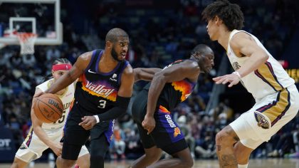Phoenix Suns guard Chris Paul (3) moves the ball between New Orleans Pelicans guard Jose Alvarado (...