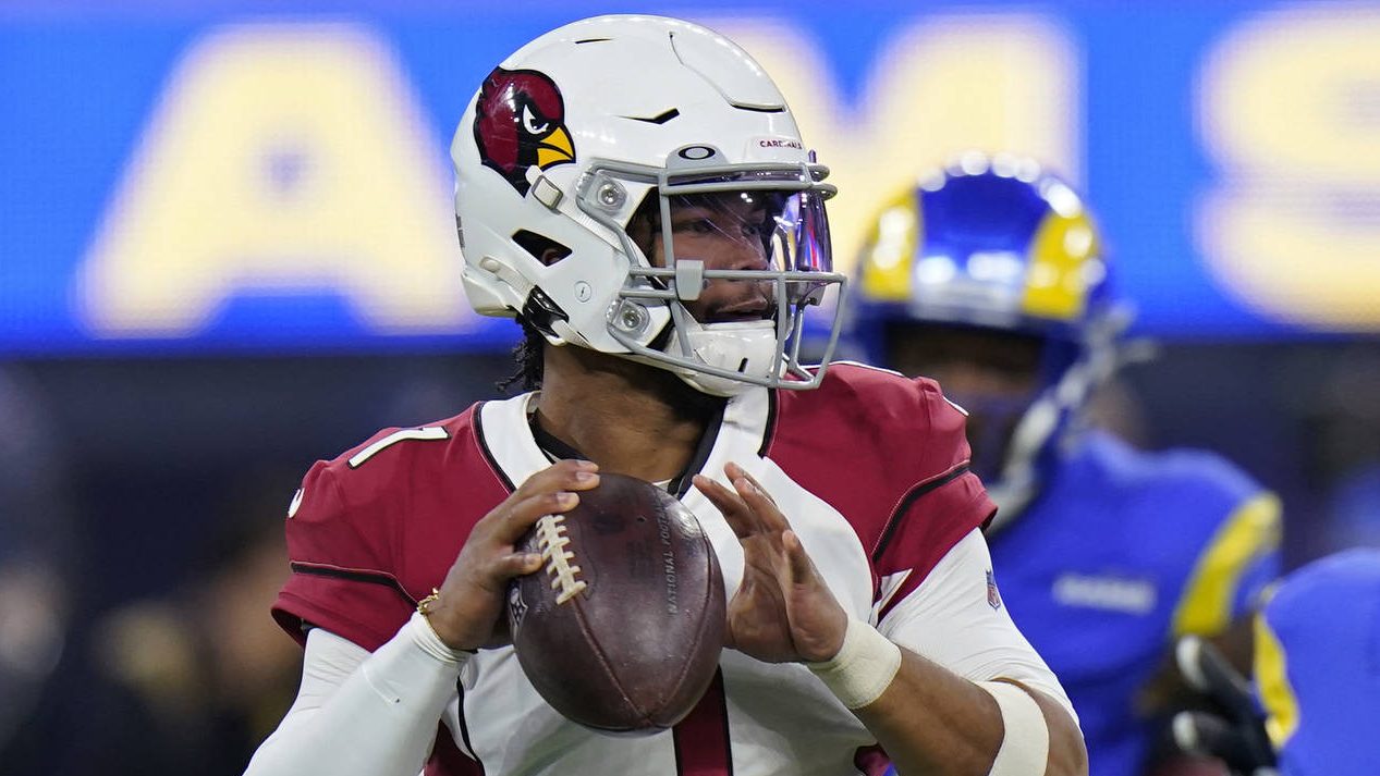 Arizona Cardinals quarterback Kyler Murray (1) passes against the Los Angeles Rams during the first...