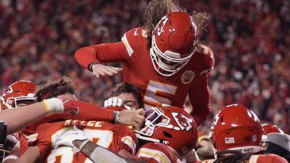 Kansas City Chiefs tight end Travis Kelce (87) celebrates with teammates after catching an 8-yard t...