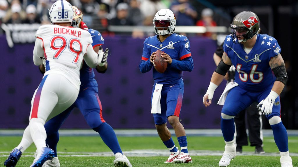 Kyler Murray #1 of the Arizona Cardinals looks to throw the ball in the first quarter of the game a...
