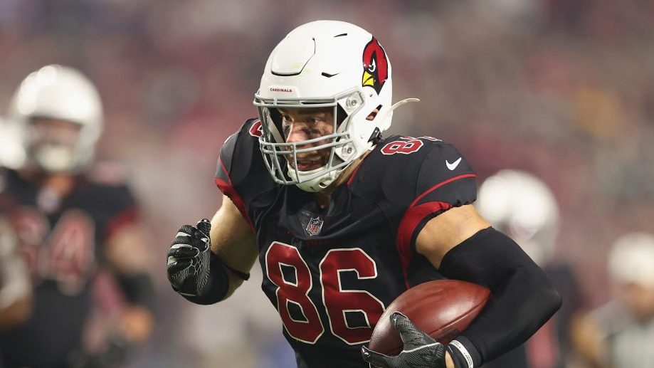 Tight end Zach Ertz #86 of the Arizona Cardinals runs with the football after a reception against t...