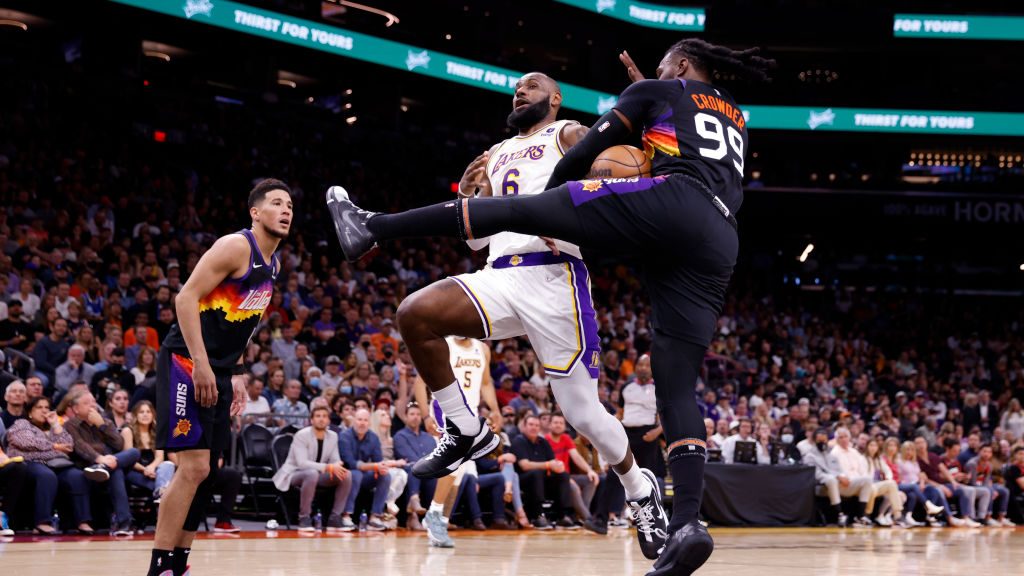 Phoenix Suns pounce on lifeless Lakers for season-high 140 points, blowout win