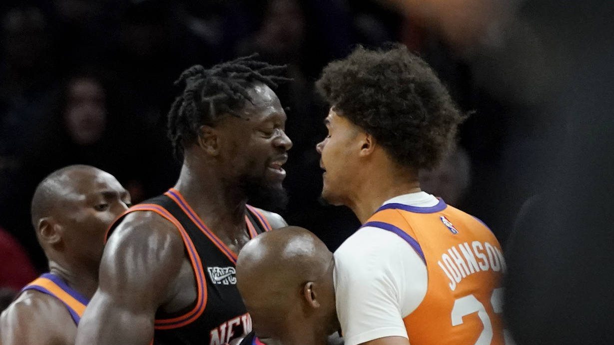 Phoenix Suns forward Cameron Johnson (23) and New York Knicks forward Julius Randle are separated b...