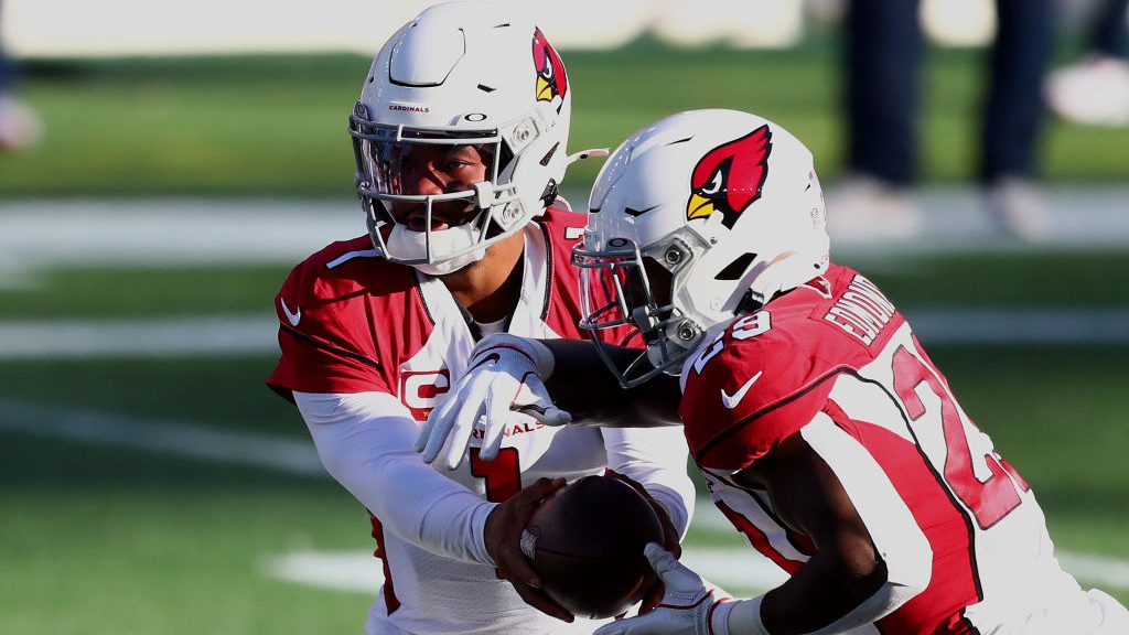 Kyler Murray #1 of the Arizona Cardinals hands offsides the ball to Chase Edmonds #29 during agains...